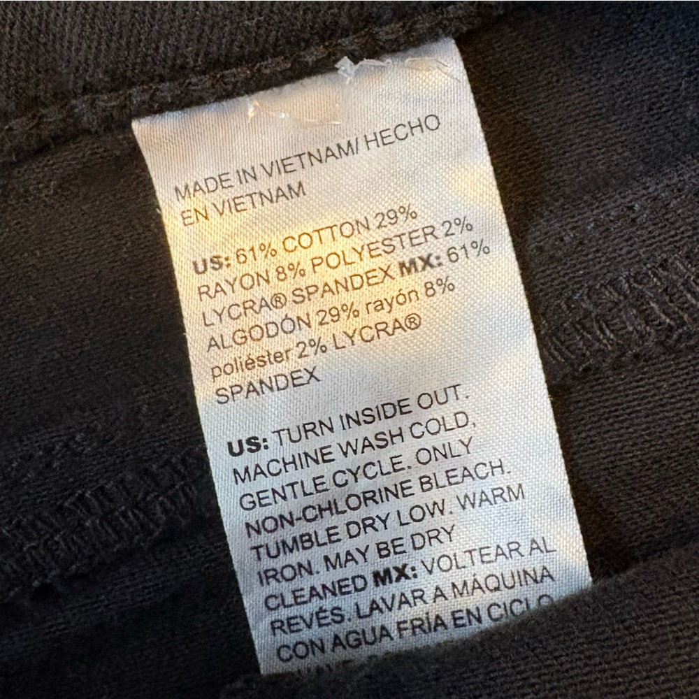 Chico’s Black Denim Pull-On Jean-Style Shorts 11″ Inseam Size 12 NWOT - Picture 5 of 5